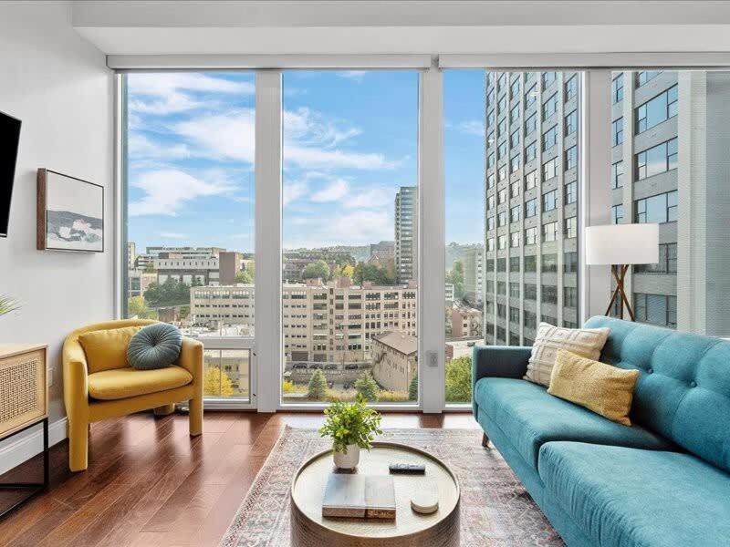 Cozysuites Roomy 1Br, Ppg Paints Arena, Pitts Питсбърг Екстериор снимка